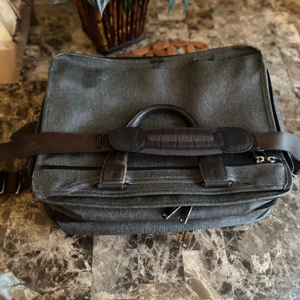 TUMI Alpha 2 Expandable Organizer Computer Brief Laptop Bag – Earl Grey